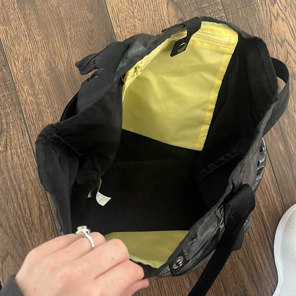 Dakine Kelsey 26L Crossbody Tote in Raven Black - Picture 7 of 12